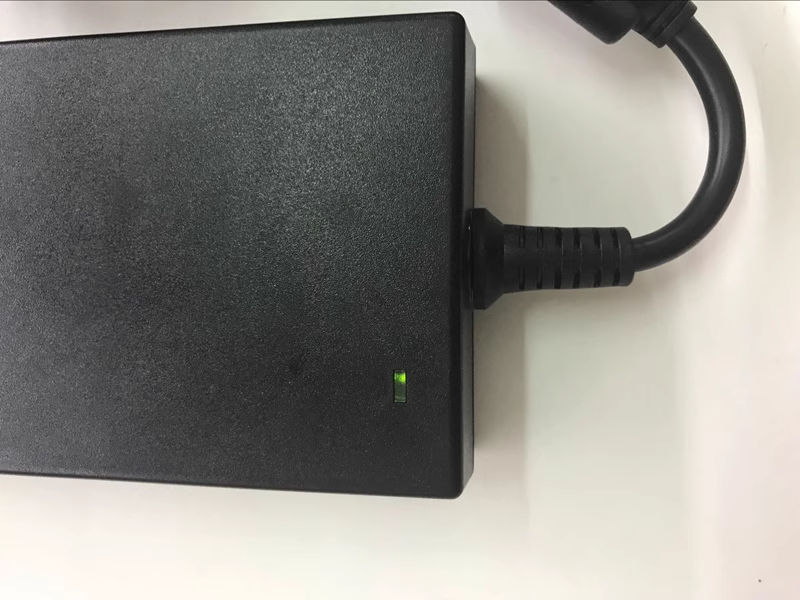 Adaptador de CA Delta ADP-180M - Laptop Charger reseña y precio